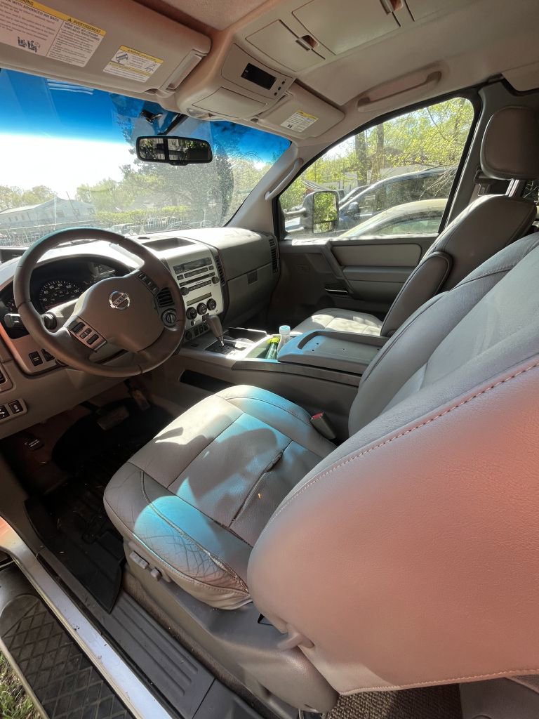 Used 2007 Nissan Titan LE w/ Tow Pkg image 4