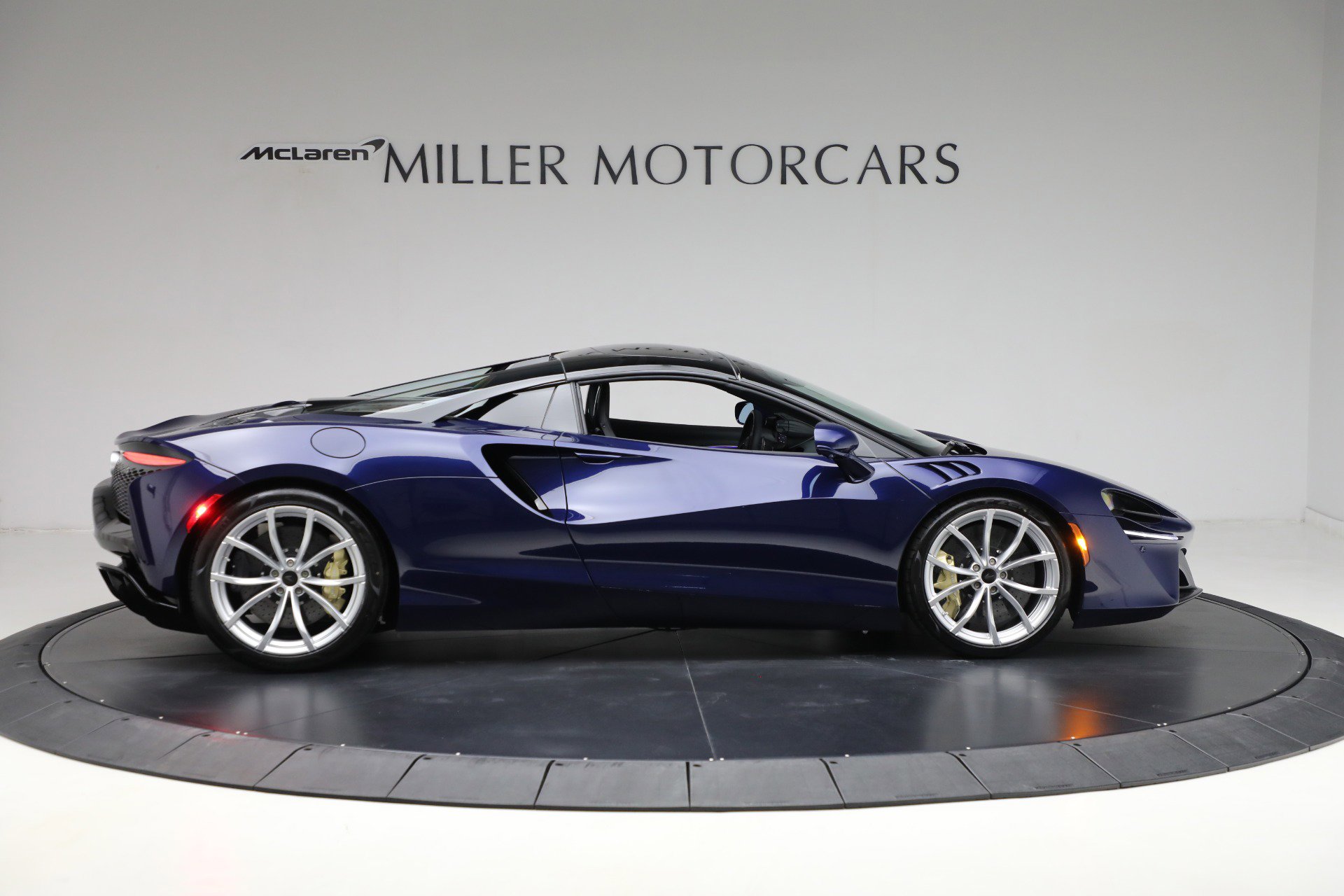 New 2025 McLaren Artura TechLux image 27