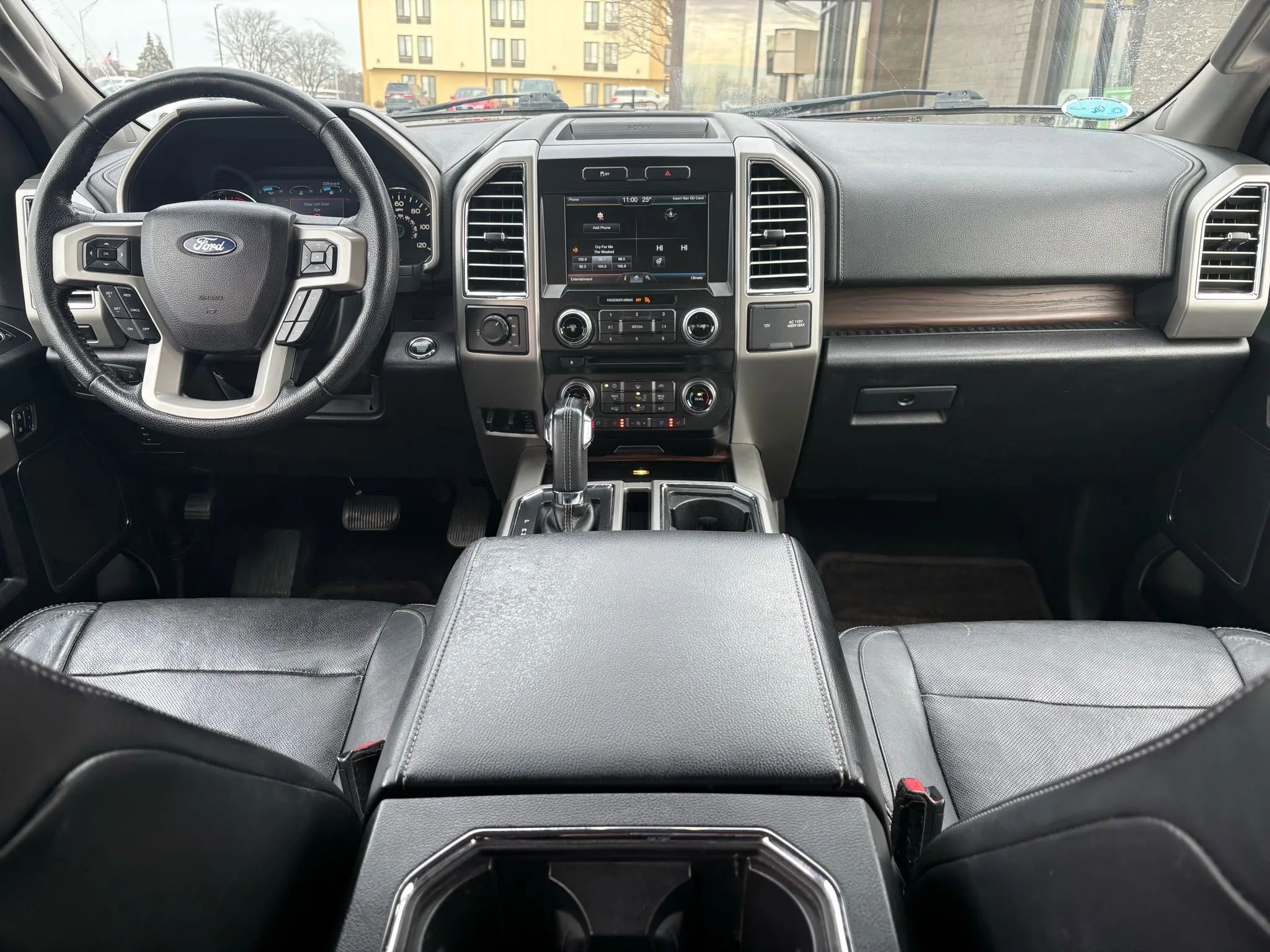 Used 2015 Ford F150 Lariat w/ Equipment Group 502A Luxury image 10