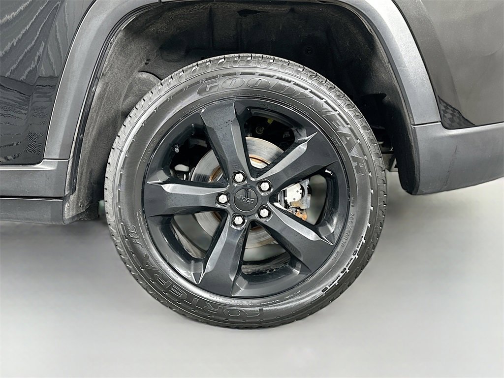 Used 2024 Jeep Grand Cherokee Limited w/ Black Appearance Package image 31