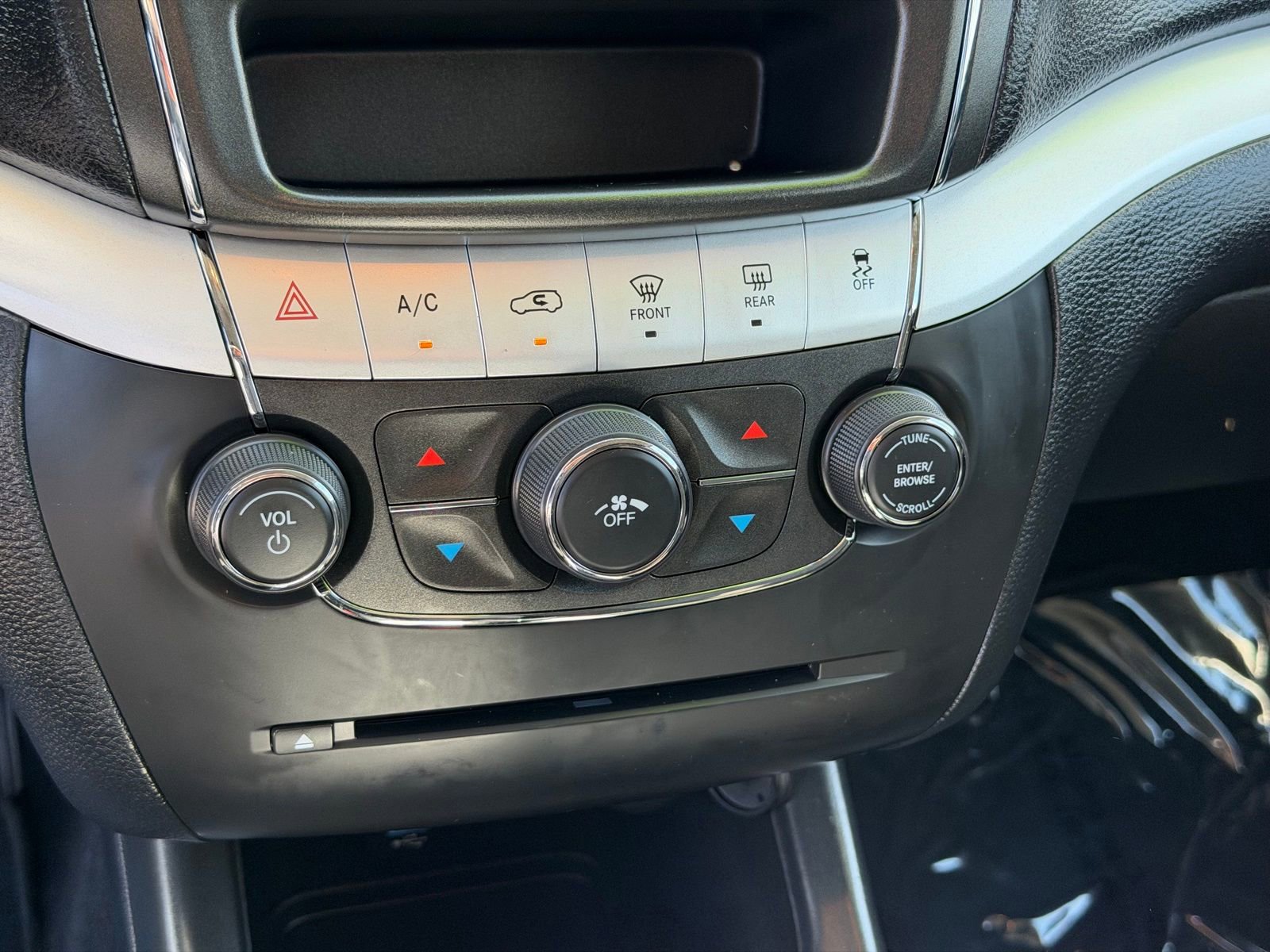 Used 2019 Dodge Journey SE w/ Premium Group FWD image 21
