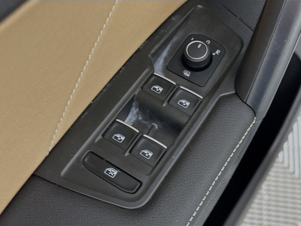 Used 2023 Volkswagen Tiguan SE image 19