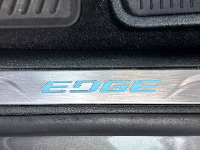Used 2020 Ford Edge Titanium w/ Equipment Group 301A FWD image 11