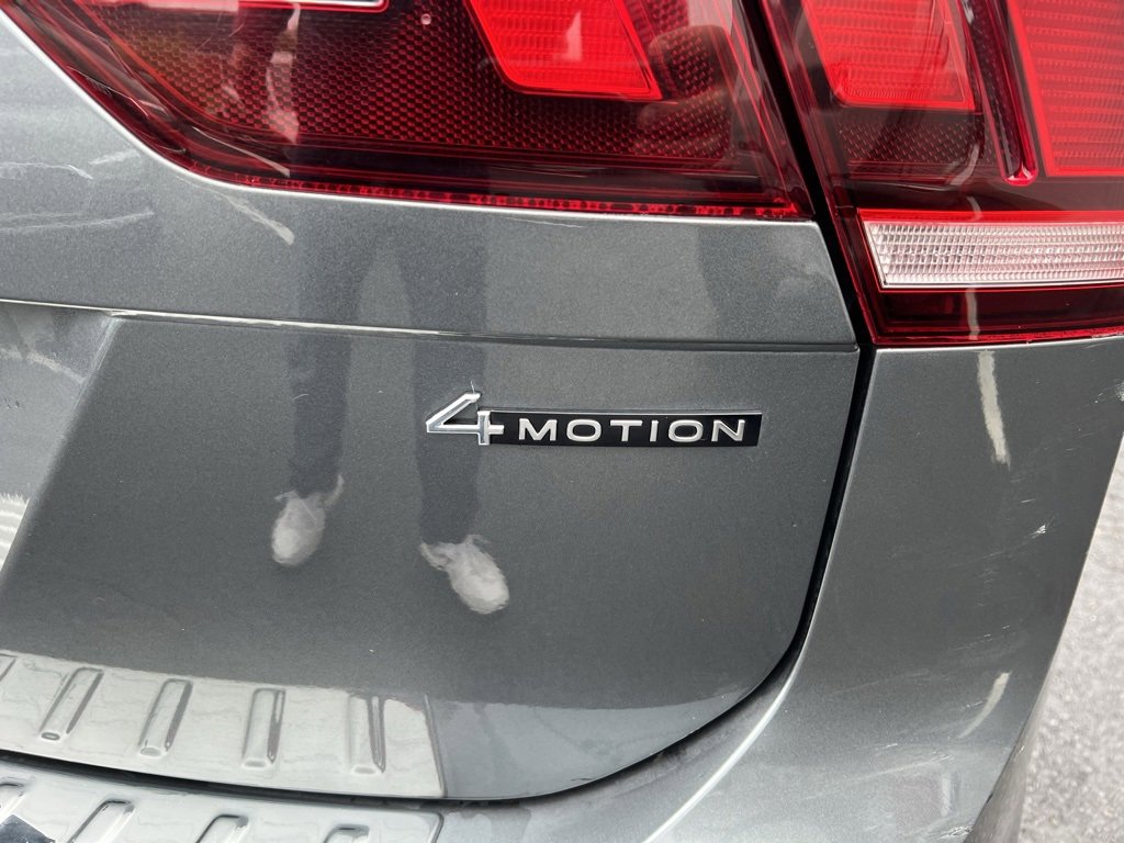 Used 2022 Volkswagen Tiguan SE w/ Panoramic Sunroof Package image 9