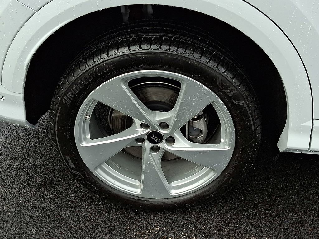 Certified 2025 Audi Q5 Premium Plus image 8