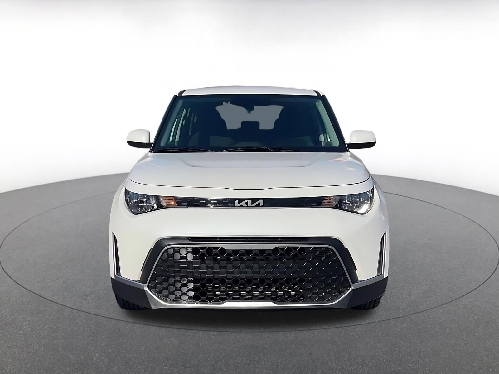 Used 2025 Kia Soul LX w/ LX Technology Package image 4