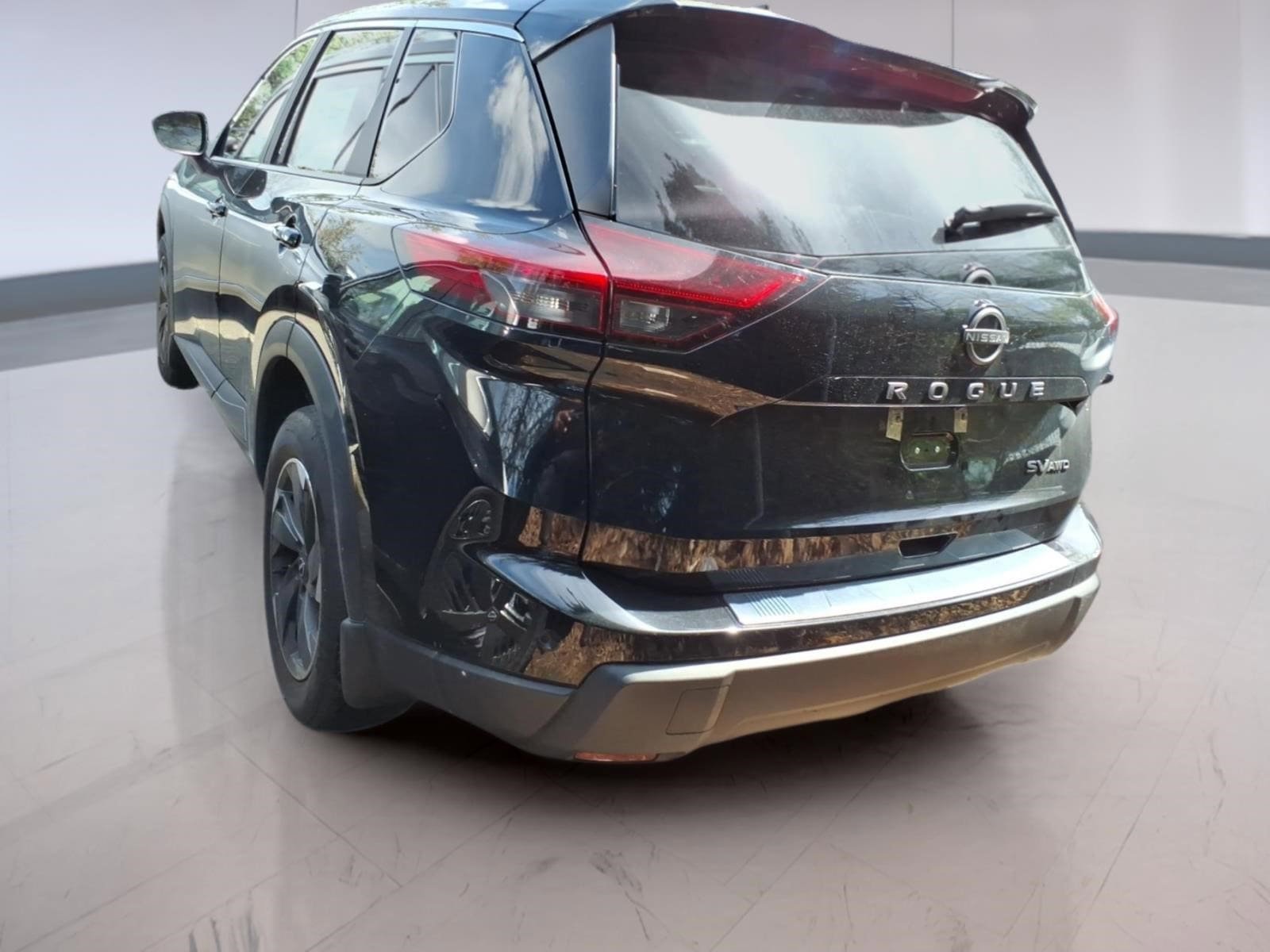Used 2024 Nissan Rogue SV AWD/4WD image 3