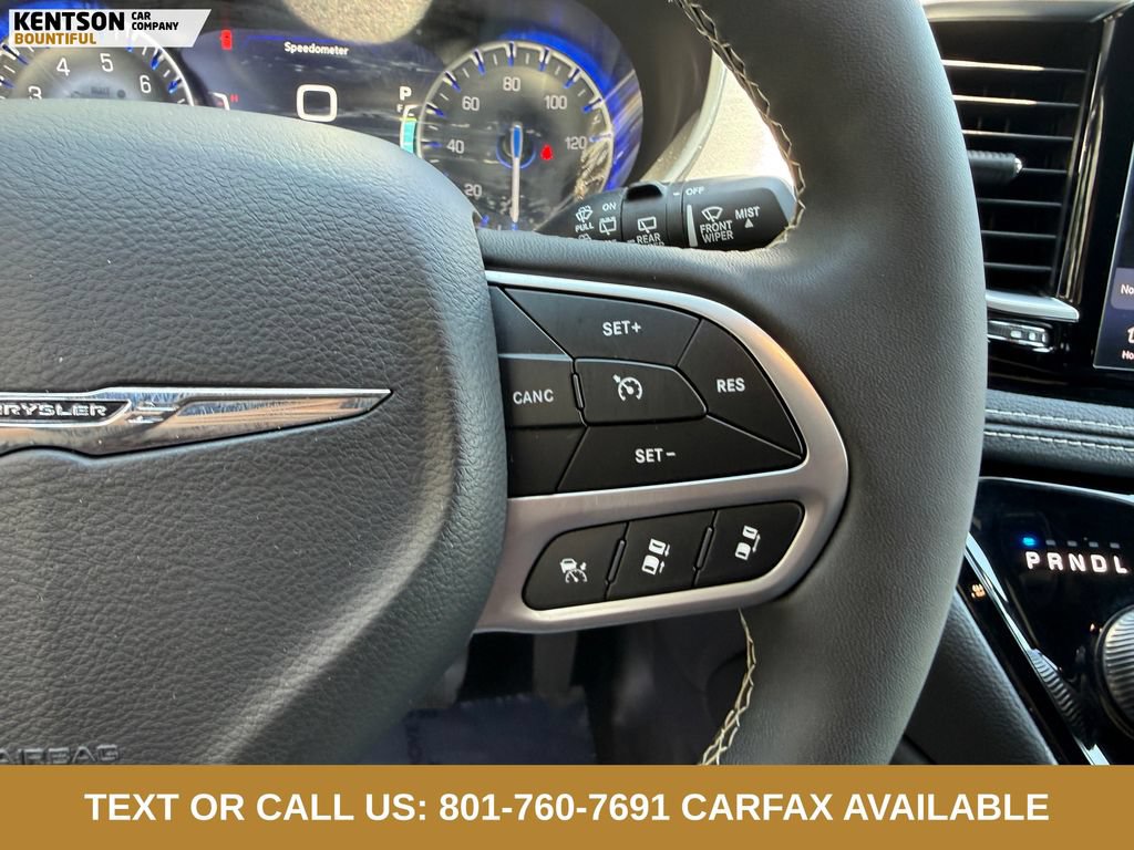Used 2026 Chrysler Pacifica Limited FWD image 16