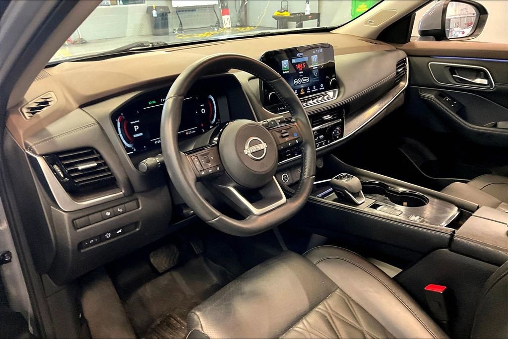 Used 2023 Nissan Rogue Platinum w/ Platinum Premium Package FWD image 17