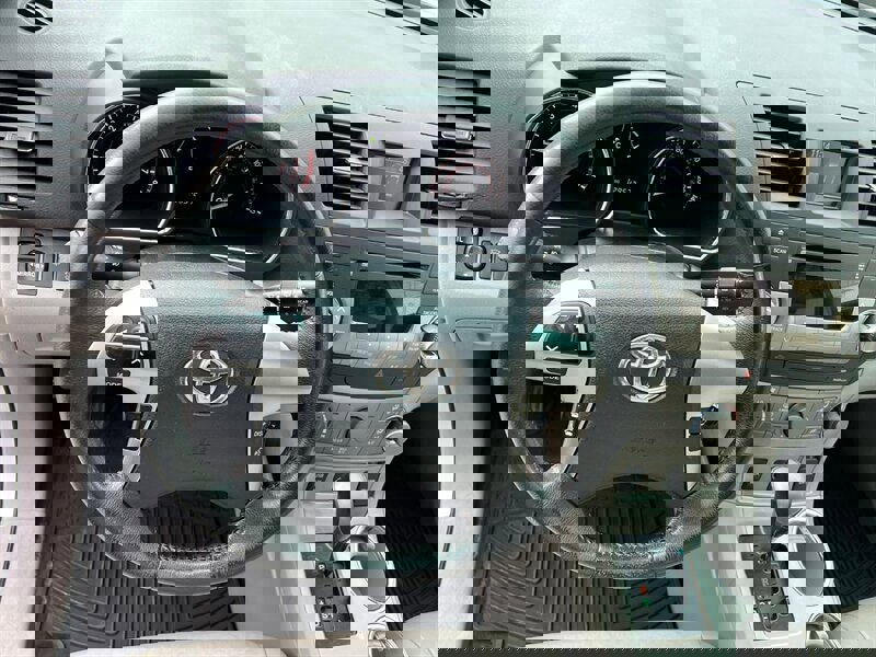 Used 2011 Toyota Highlander SE image 31