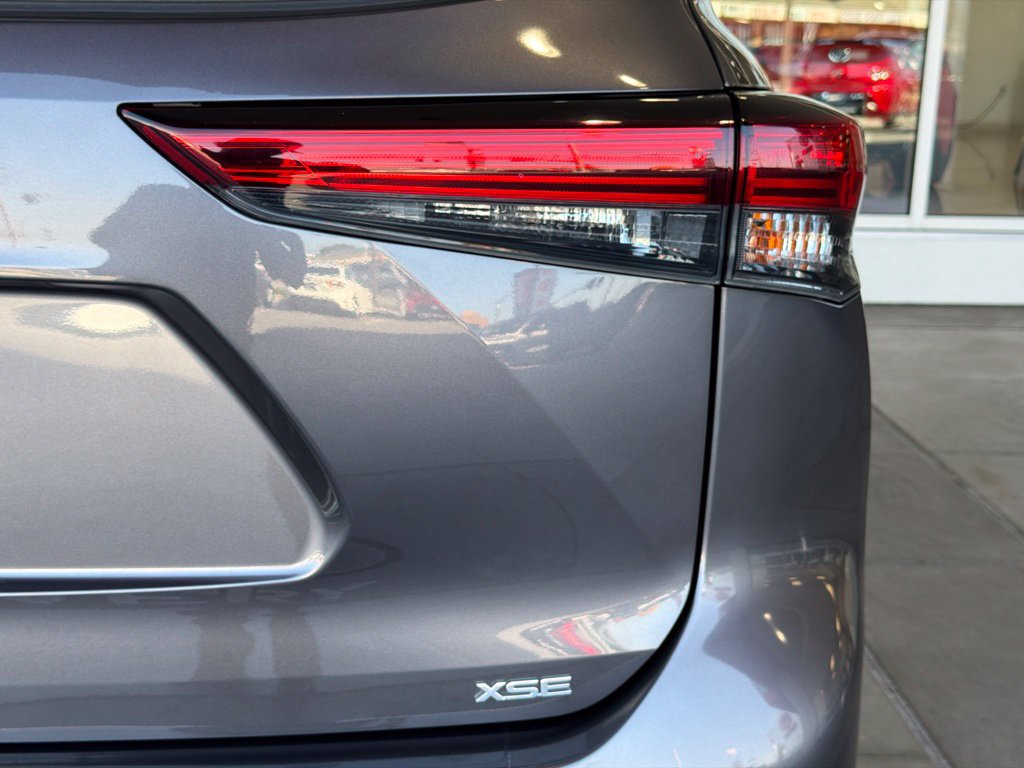 Certified 2021 Toyota Highlander XSE FWD image 14