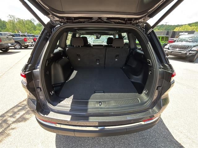 New 2026 Jeep Grand Cherokee Laredo X AWD/4WD image 28