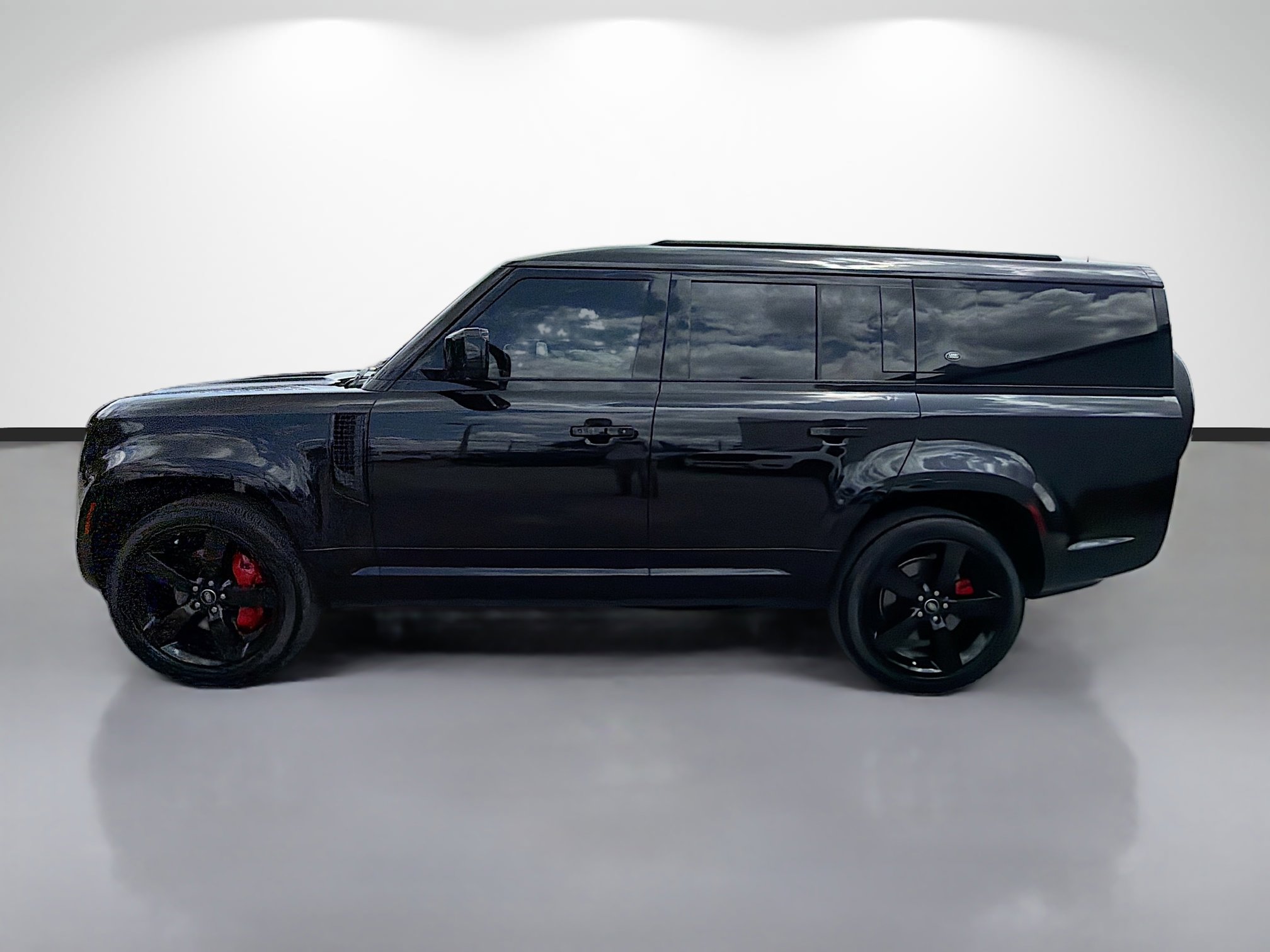 Used 2023 Land Rover Defender 130 X-Dynamic SE AWD/4WD image 2