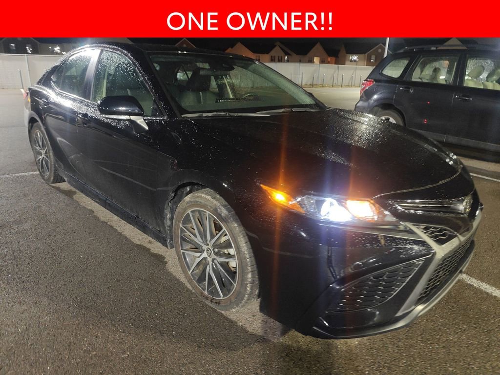 Used 2023 Toyota Camry SE w/ Cold Weather Package image 3
