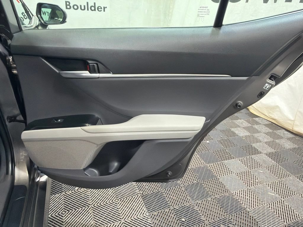 Used 2018 Toyota Camry LE FWD image 12