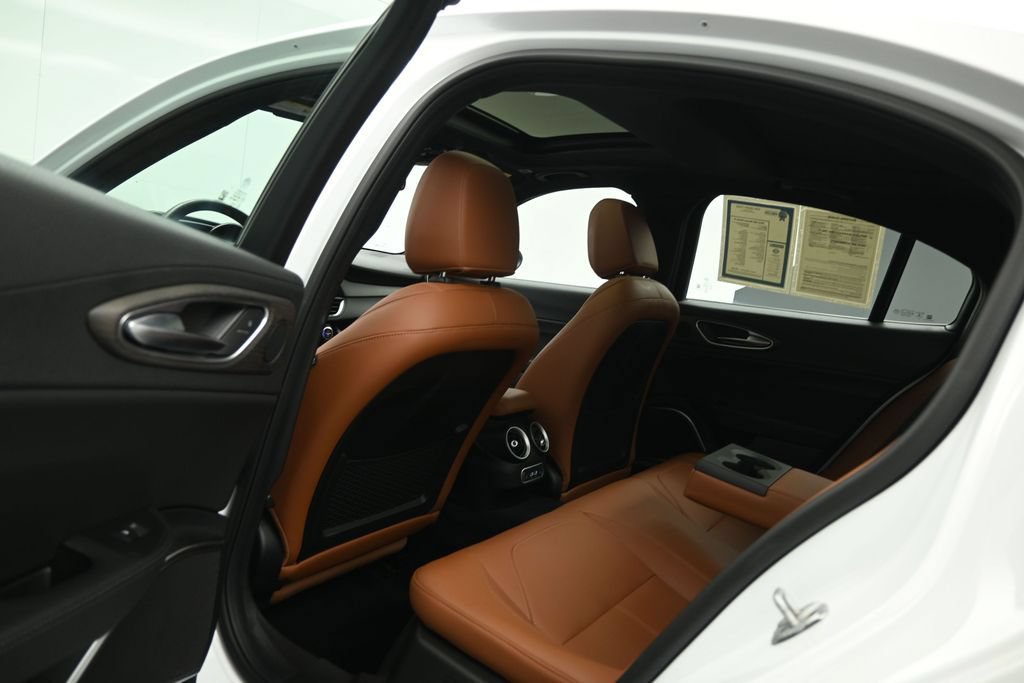 Used 2022 Alfa Romeo Giulia Ti RWD image 18