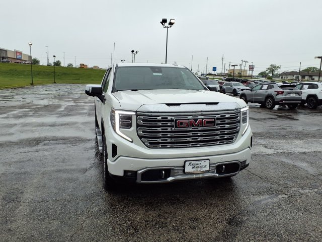 Used 2024 GMC Sierra 1500 Denali w/ Technology Package AWD/4WD image 4