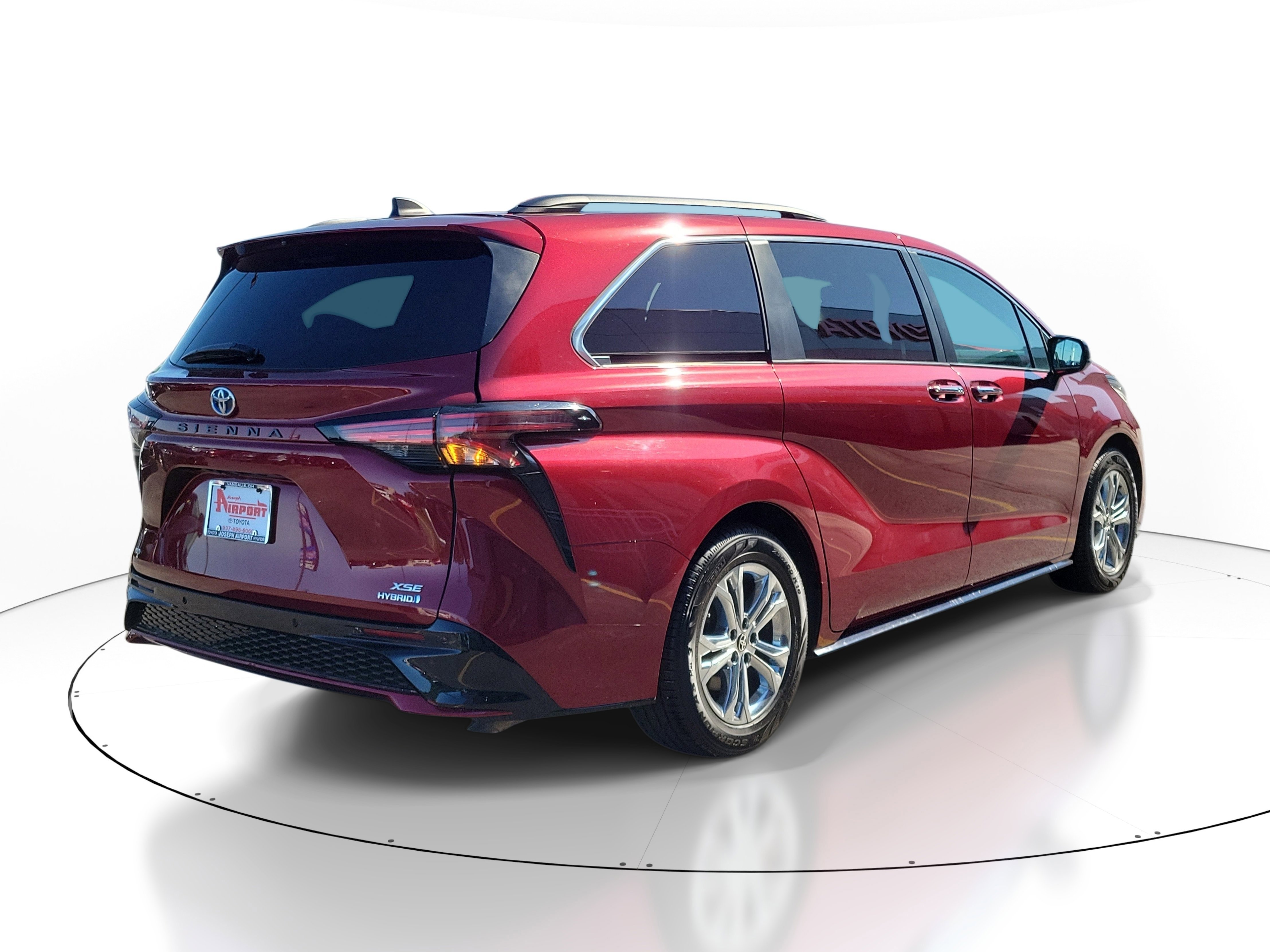 Used 2022 Toyota Sienna XSE w/ XSE Plus Package AWD/4WD image 4