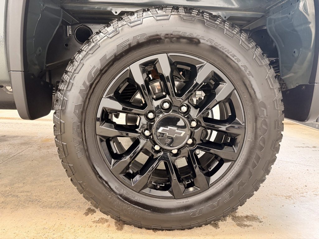 Used 2025 Chevrolet Silverado 2500 LT image 13