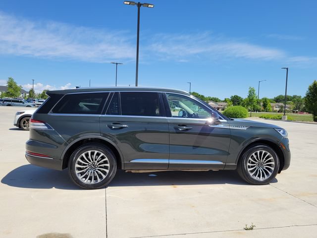 Used 2022 Lincoln Aviator AWD w/ Premium Package image 2