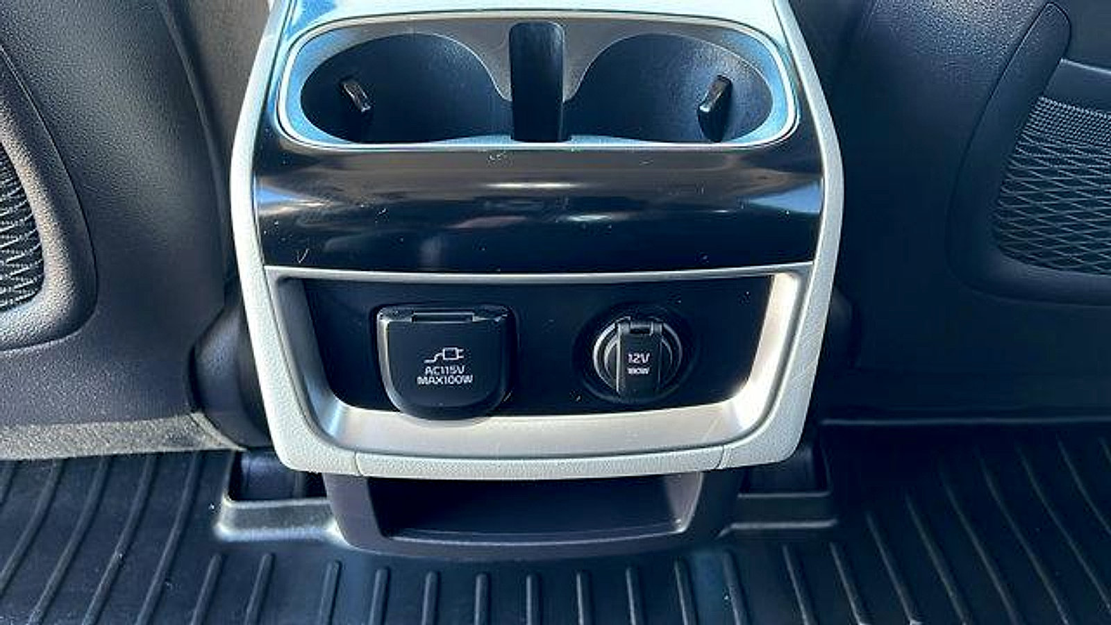 Used 2023 Kia Carnival SX Prestige image 14