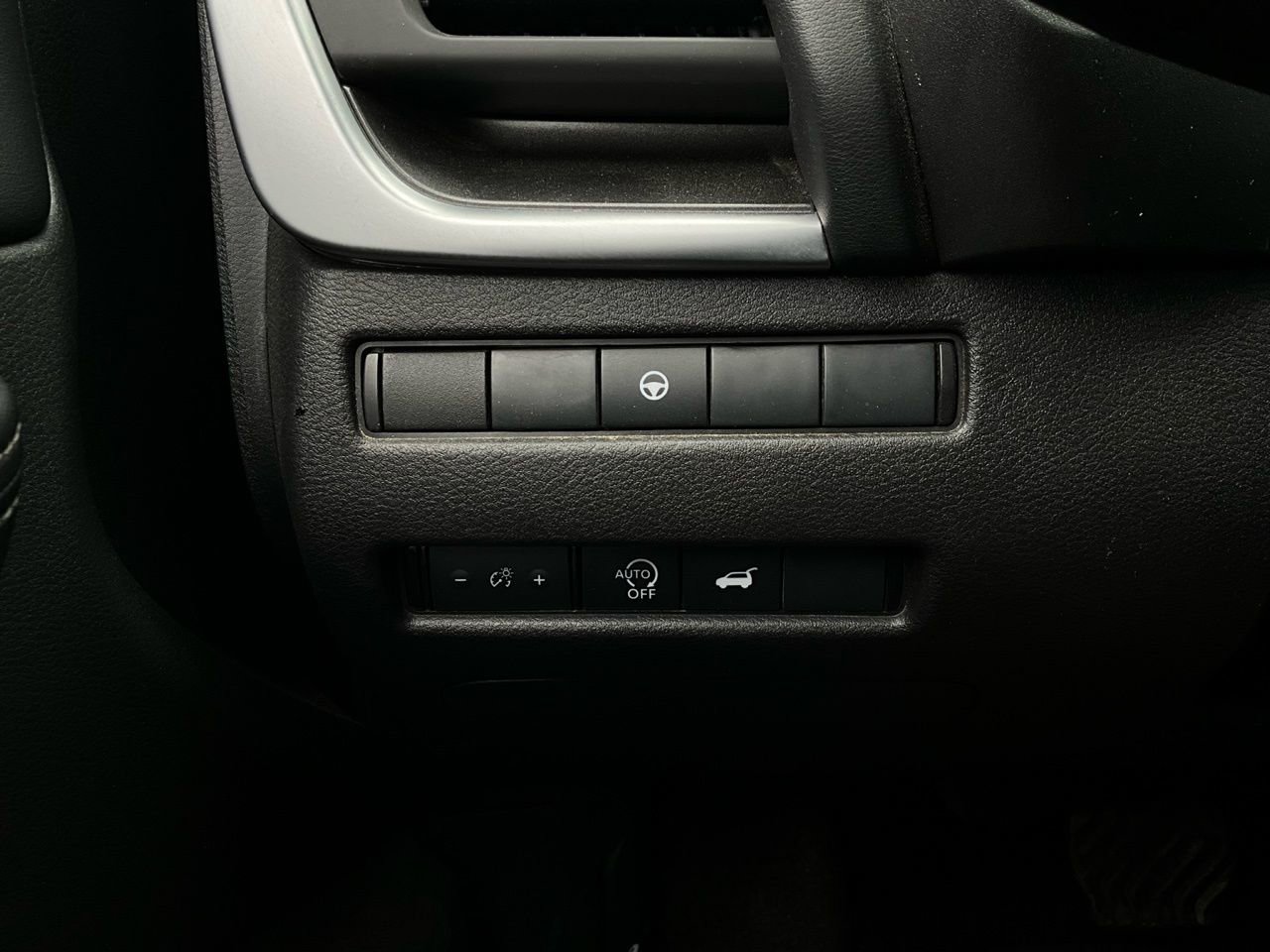 Used 2025 Nissan Rogue SV image 22