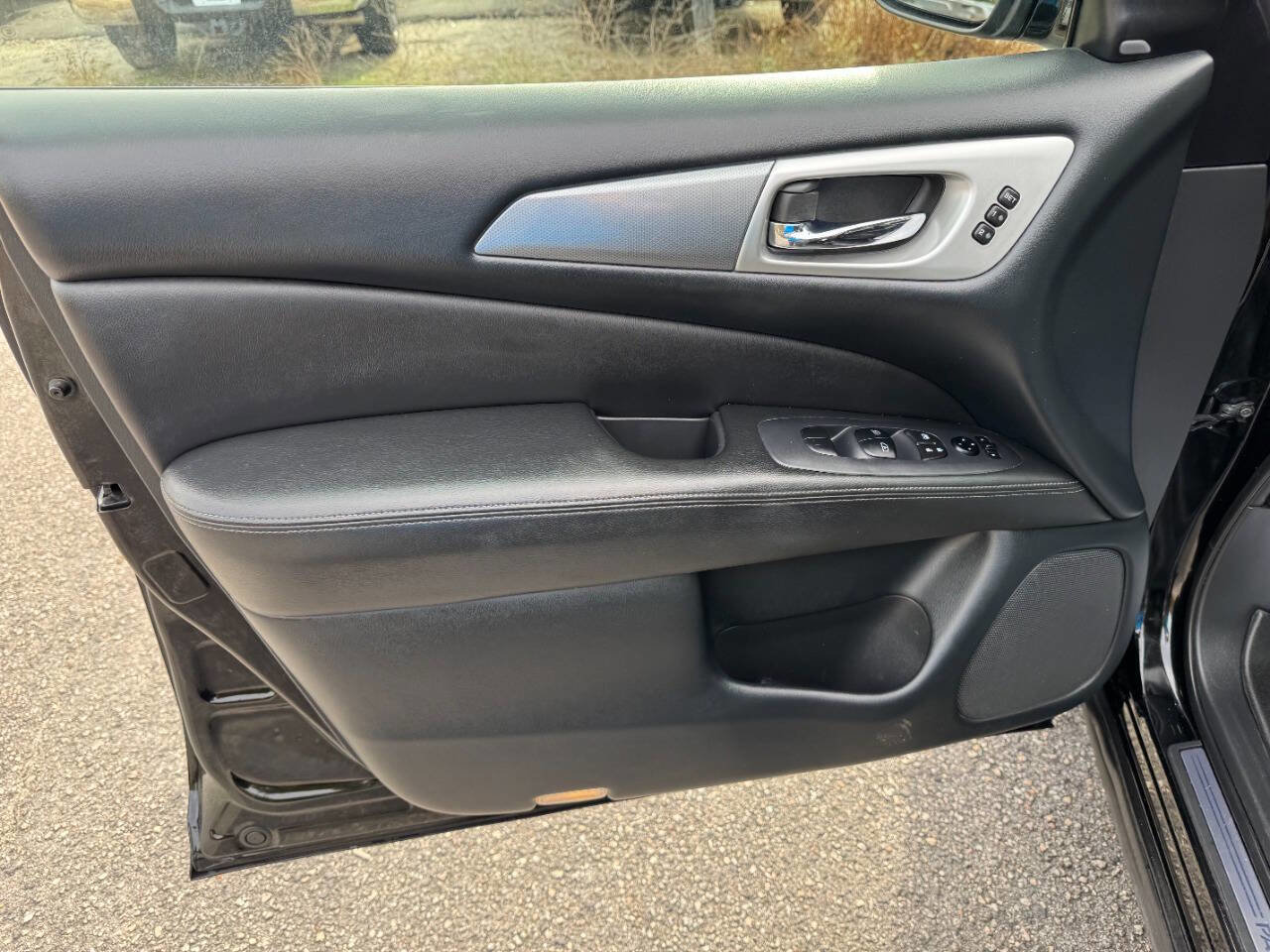 Used 2018 Nissan Pathfinder SL image 38