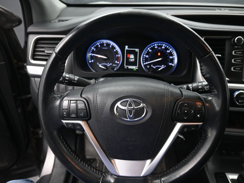 Used 2017 Toyota Highlander XLE image 6