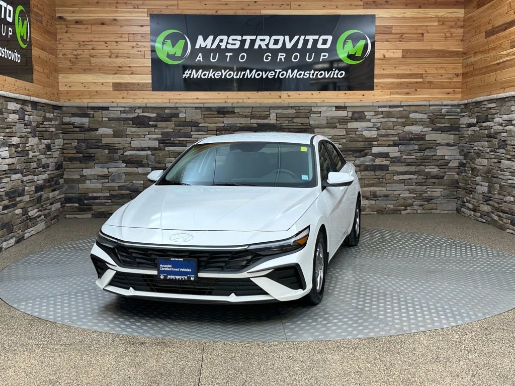Certified 2024 Hyundai Elantra SE image 4