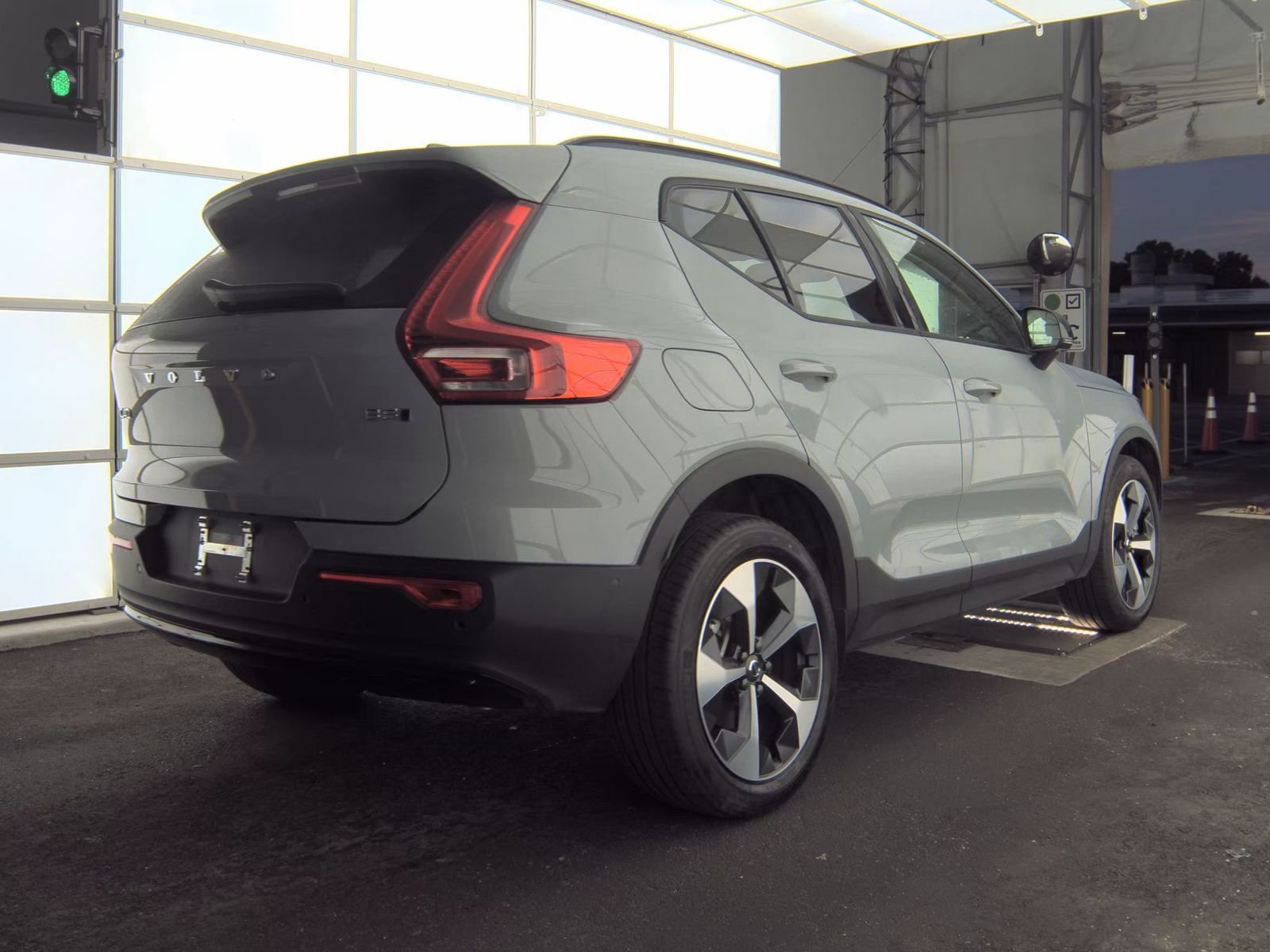 Used 2026 Volvo XC40 B5 Plus AWD/4WD image 6