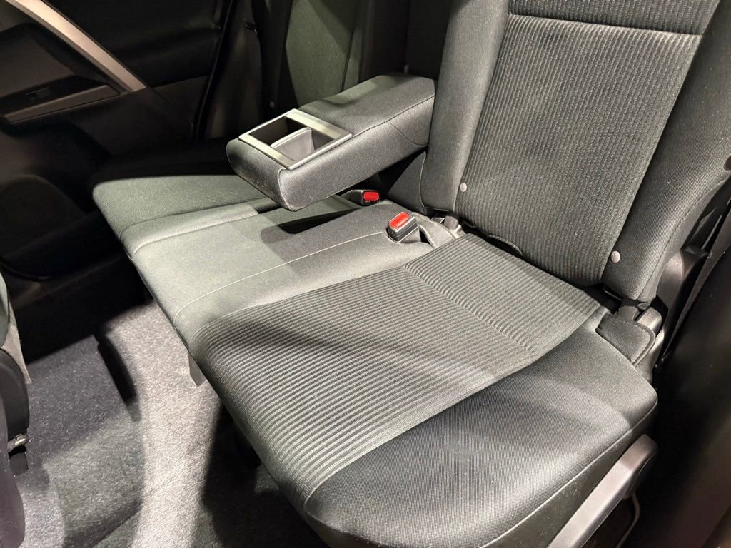 Used 2018 Toyota RAV4 LE image 19