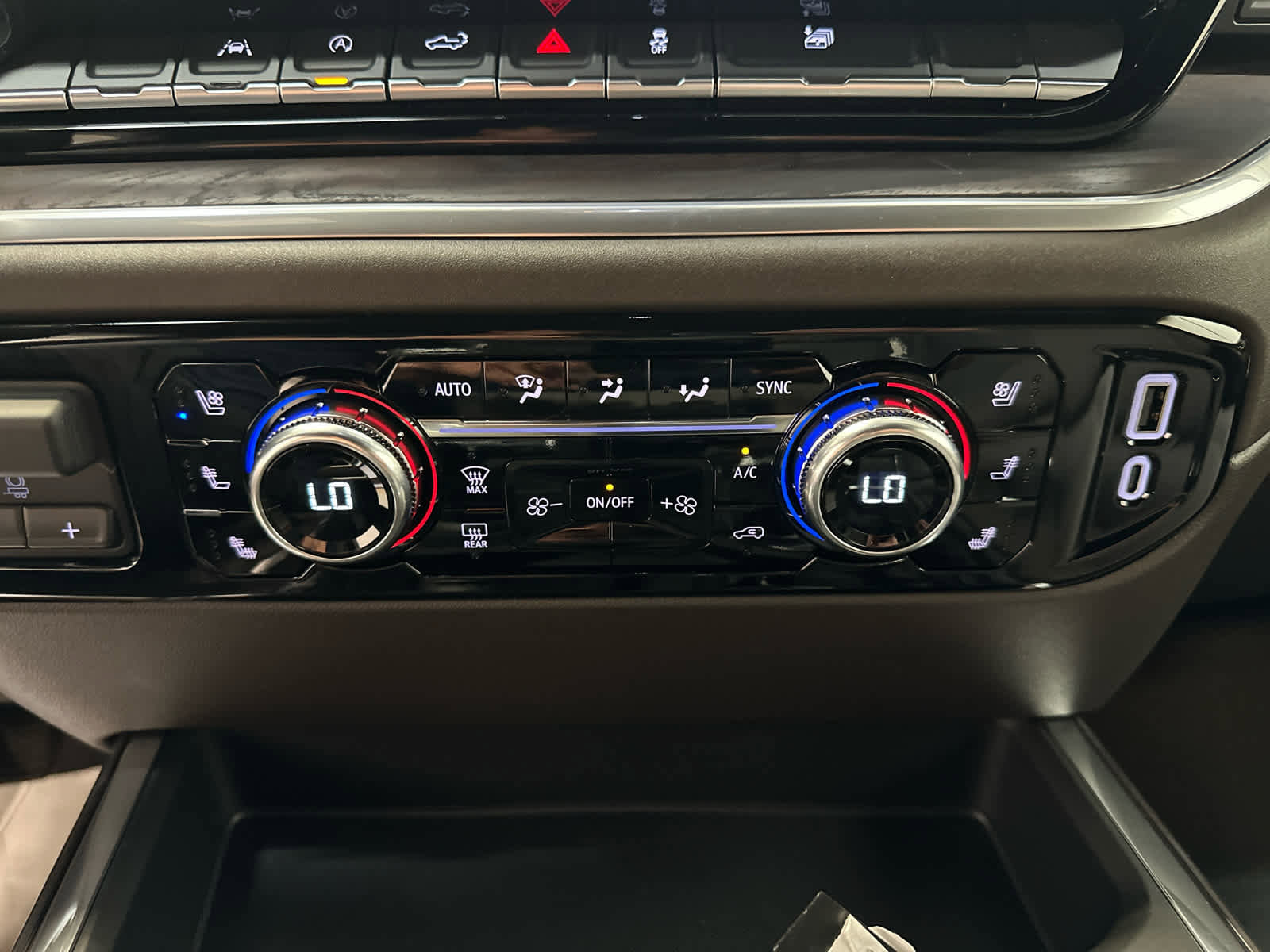 New 2026 GMC Sierra 1500 SLT w/ SLT Convenience Package image 17