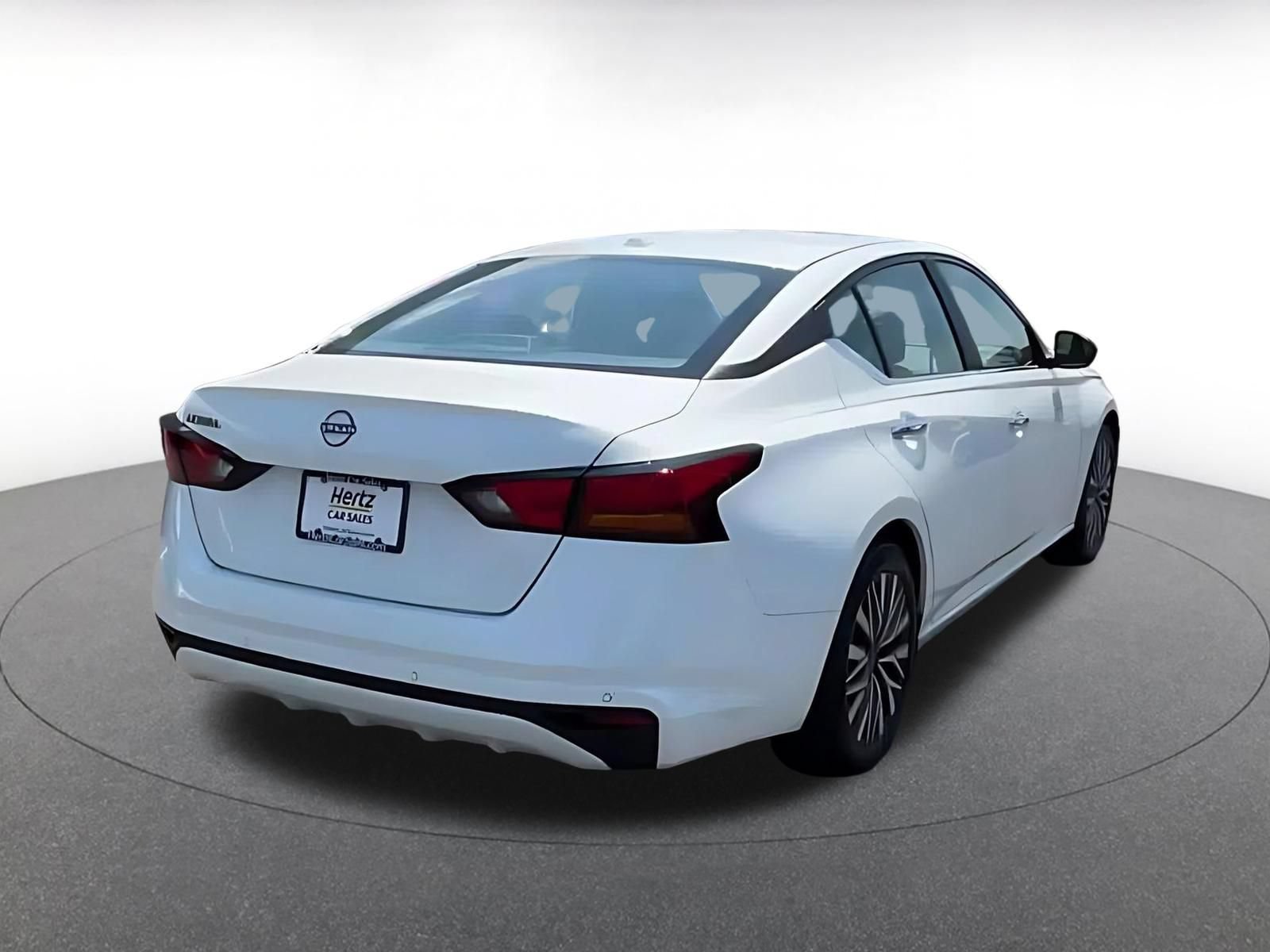 Used 2025 Nissan Altima 2.5 SV FWD image 13