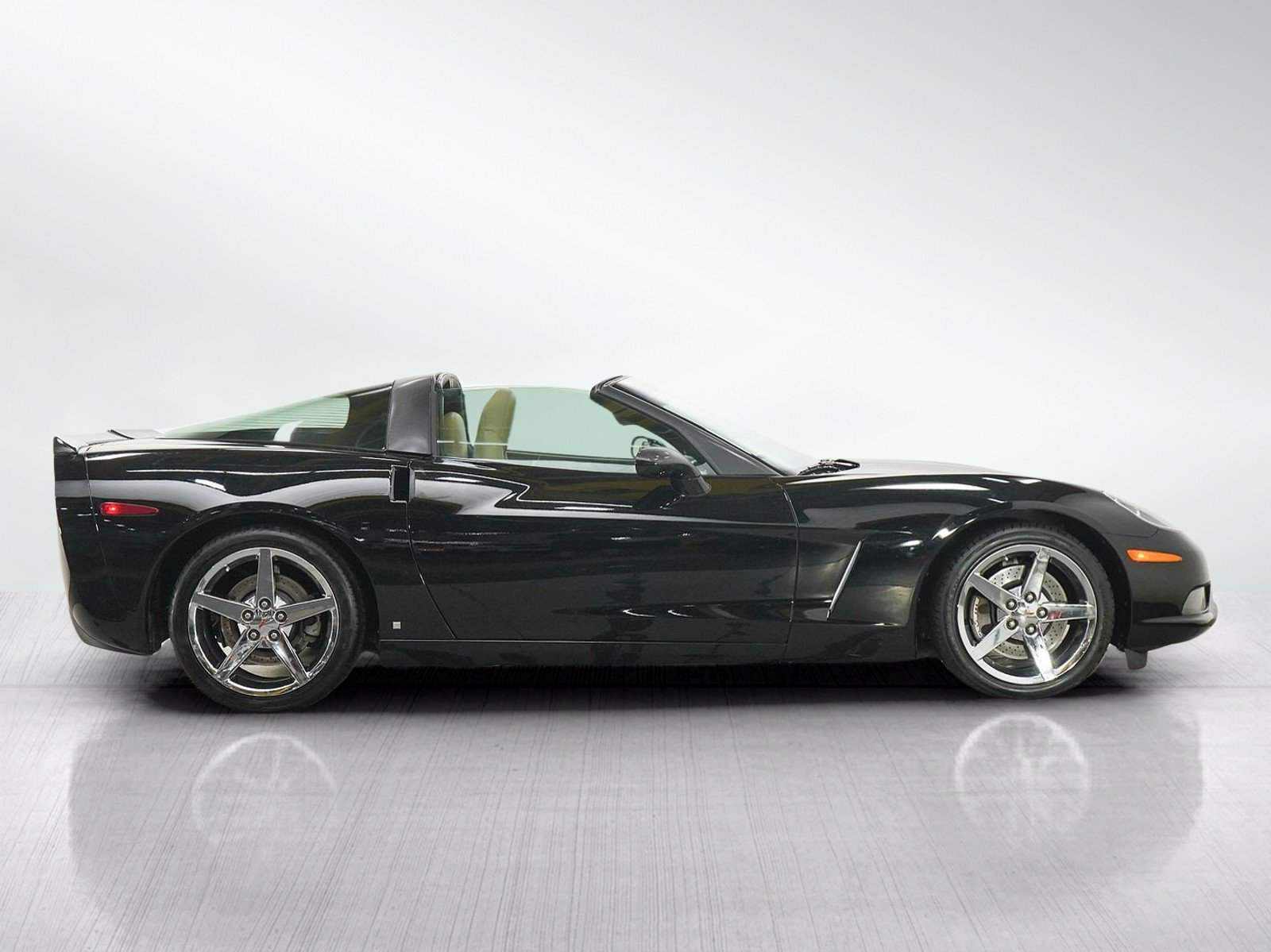 Used 2007 Chevrolet Corvette Coupe w/ Preferred Equipment Group RWD image 6