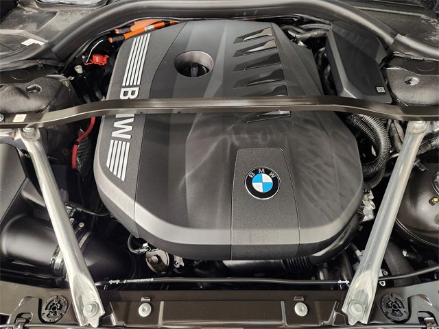 Used 2025 BMW 750e xDrive w/ Executive Package image 34