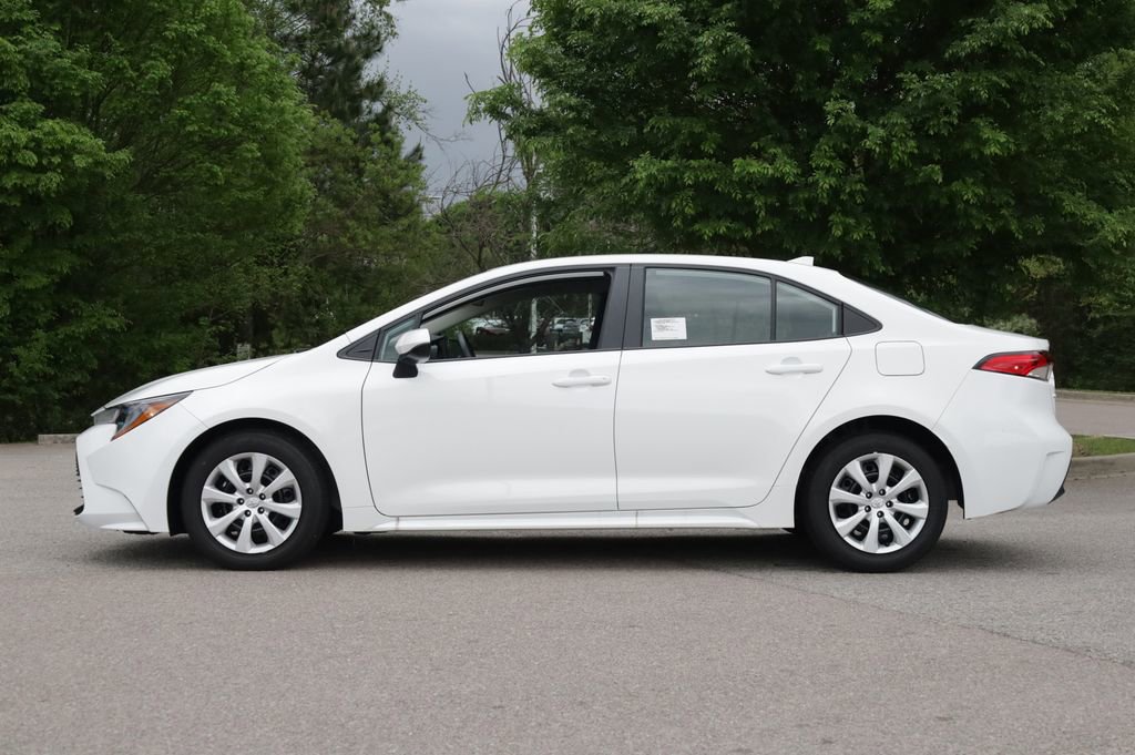 Used 2025 Toyota Corolla LE image 3