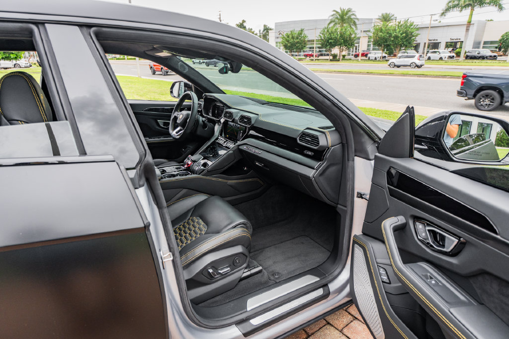 Used 2023 Lamborghini Urus S AWD/4WD image 32
