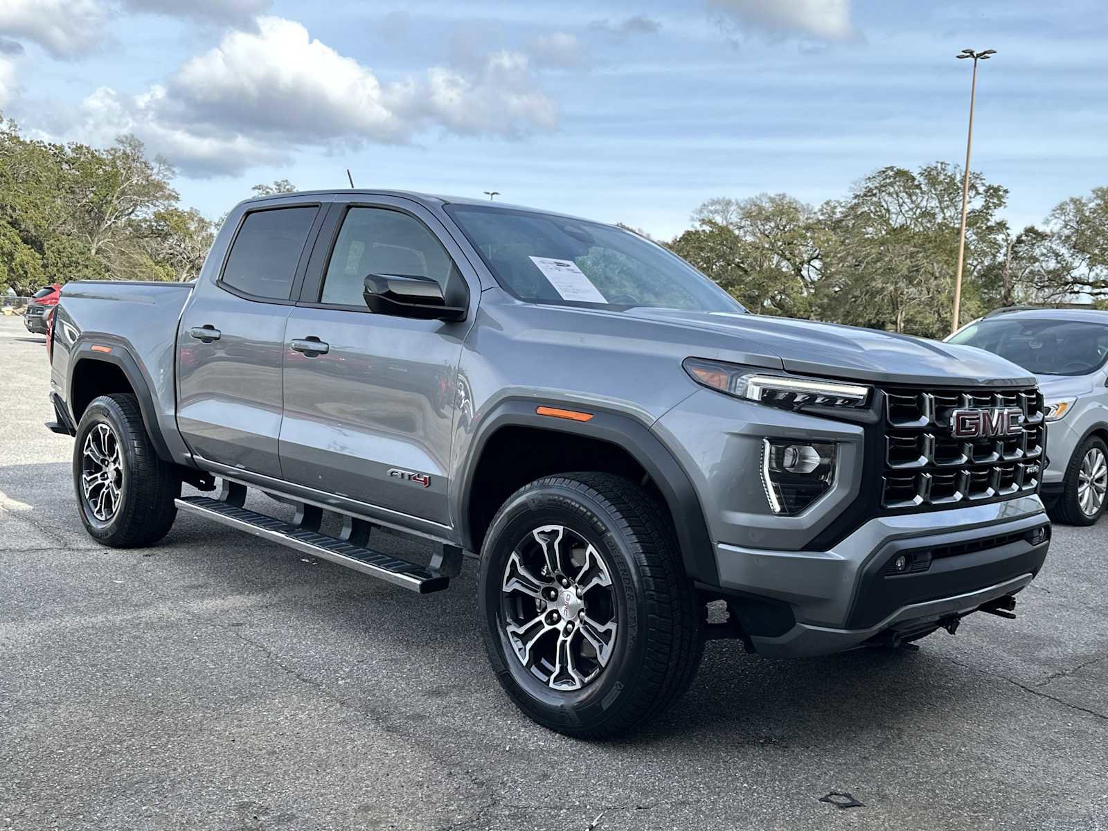 Used 2024 GMC Canyon AT4 image 2