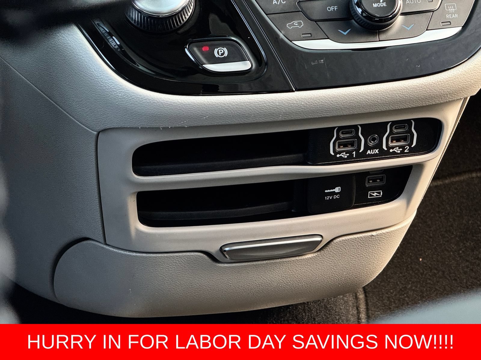 Used 2022 Chrysler Pacifica Touring-L FWD image 23