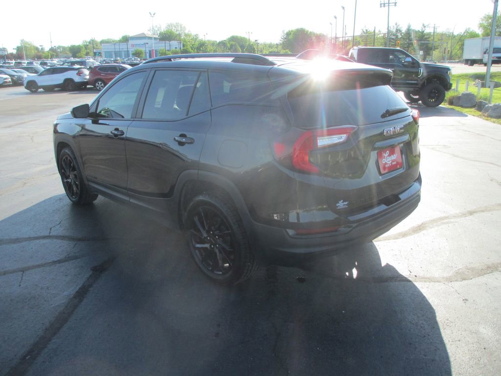 Used 2024 GMC Terrain SLE w/ Elevation Edition FWD image 10