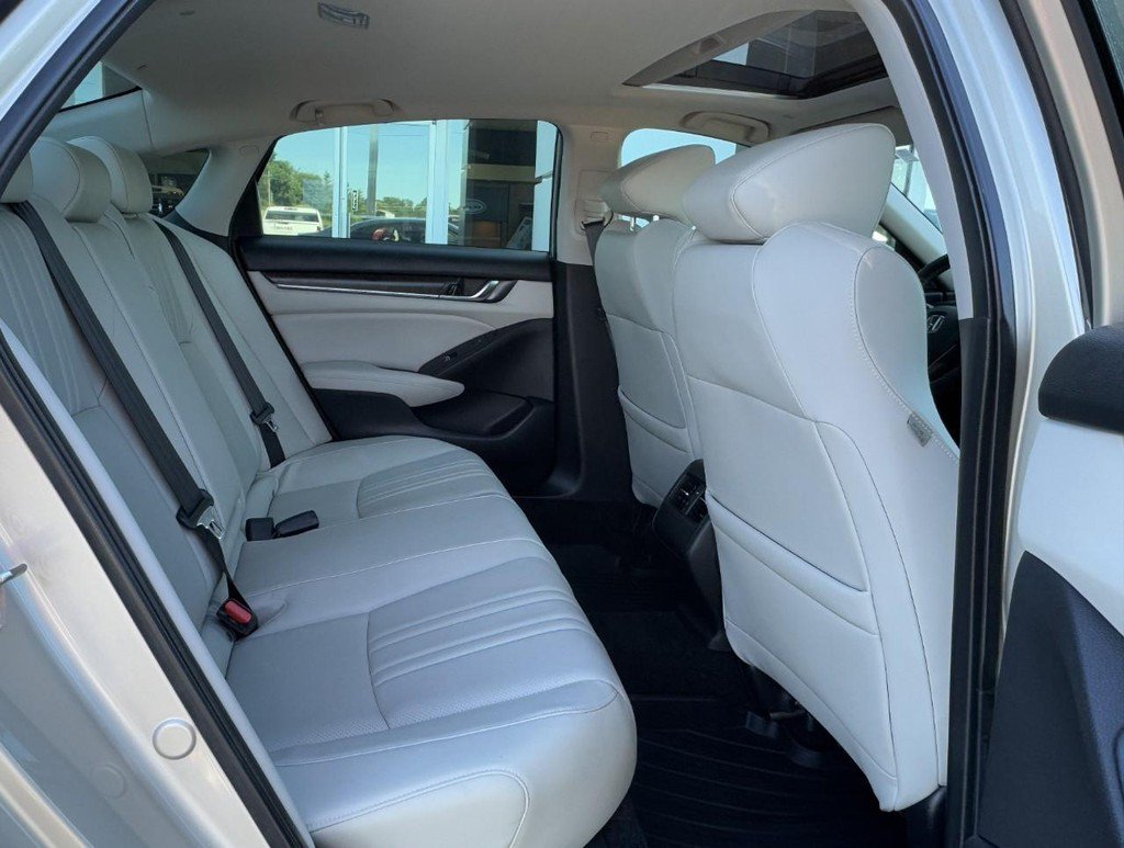 Used 2018 Honda Accord Touring image 13
