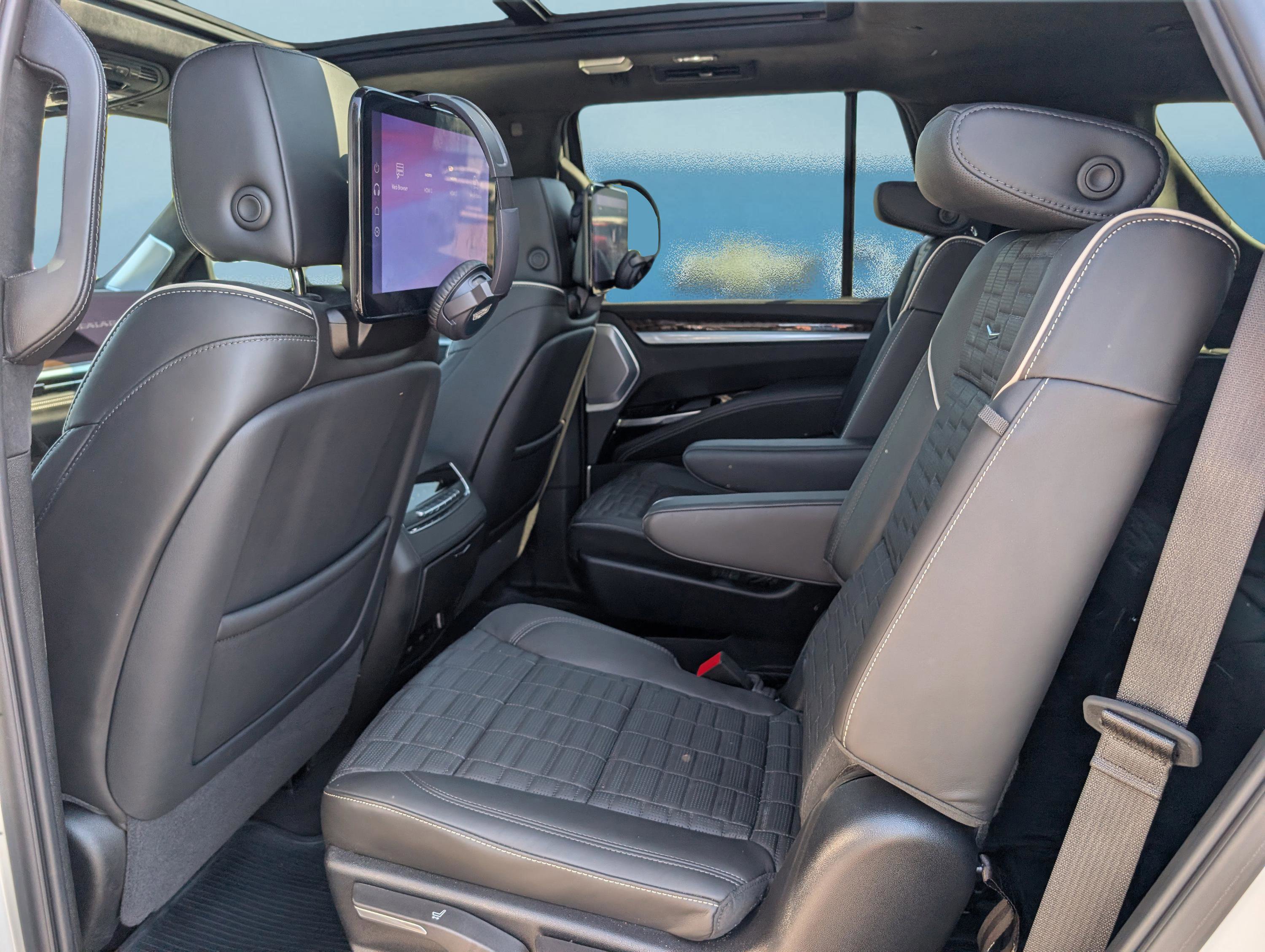 Used 2025 Cadillac Escalade Sport Platinum w/ LPO, ONYX Package image 14