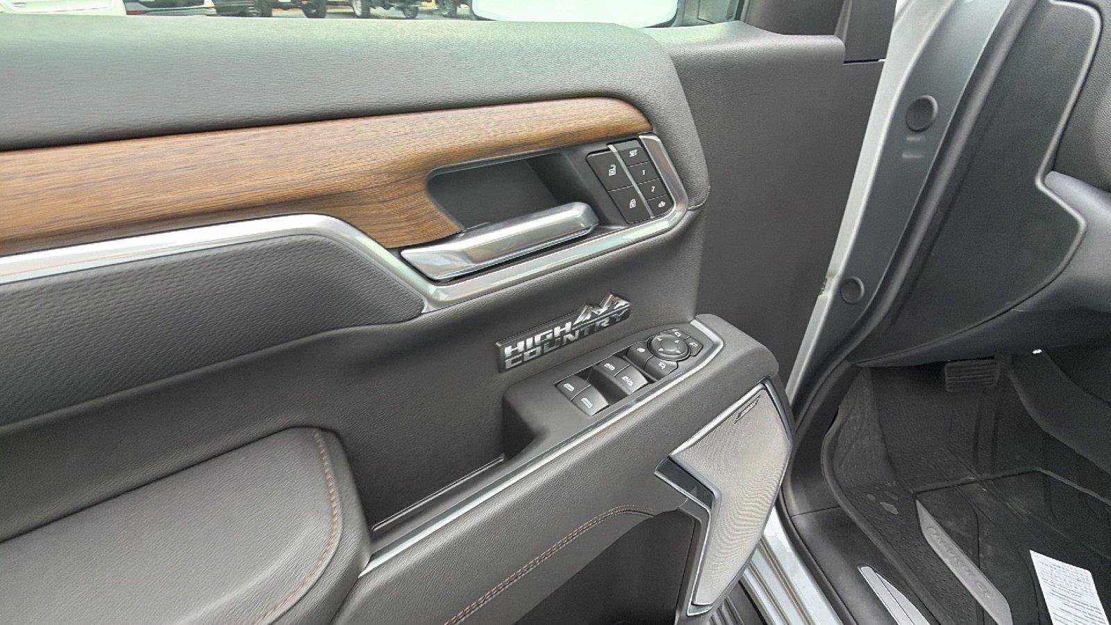 New 2026 Chevrolet Silverado 1500 High Country w/ High Country Premium Package AWD/4WD image 17