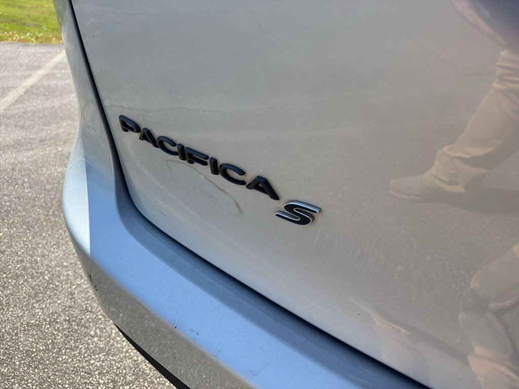 Used 2022 Chrysler Pacifica Touring-L w/ S Appearance Package FWD image 7