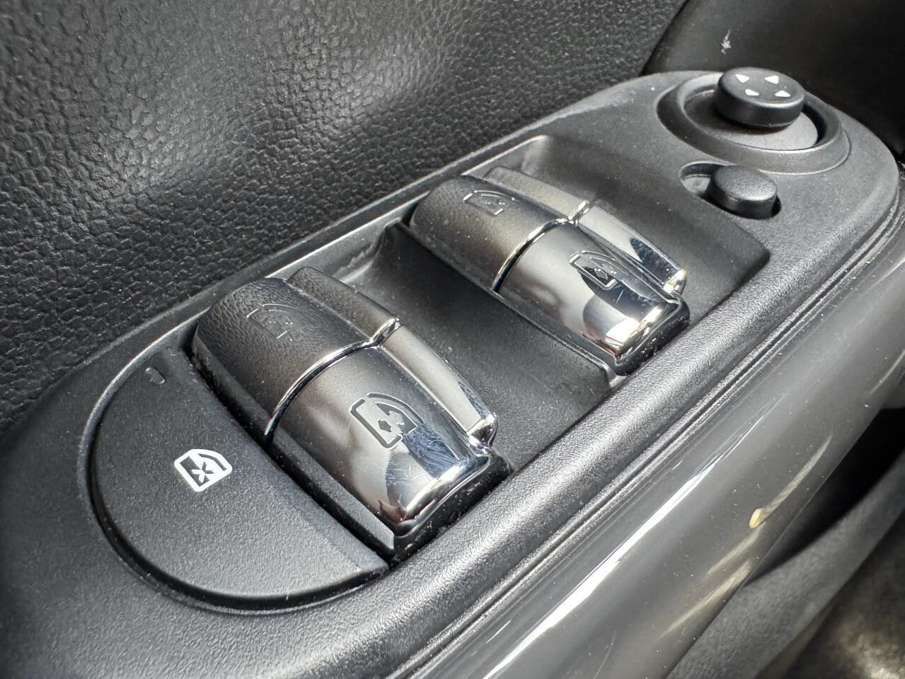 Used 2016 MINI Cooper 4-Door Hardtop image 16