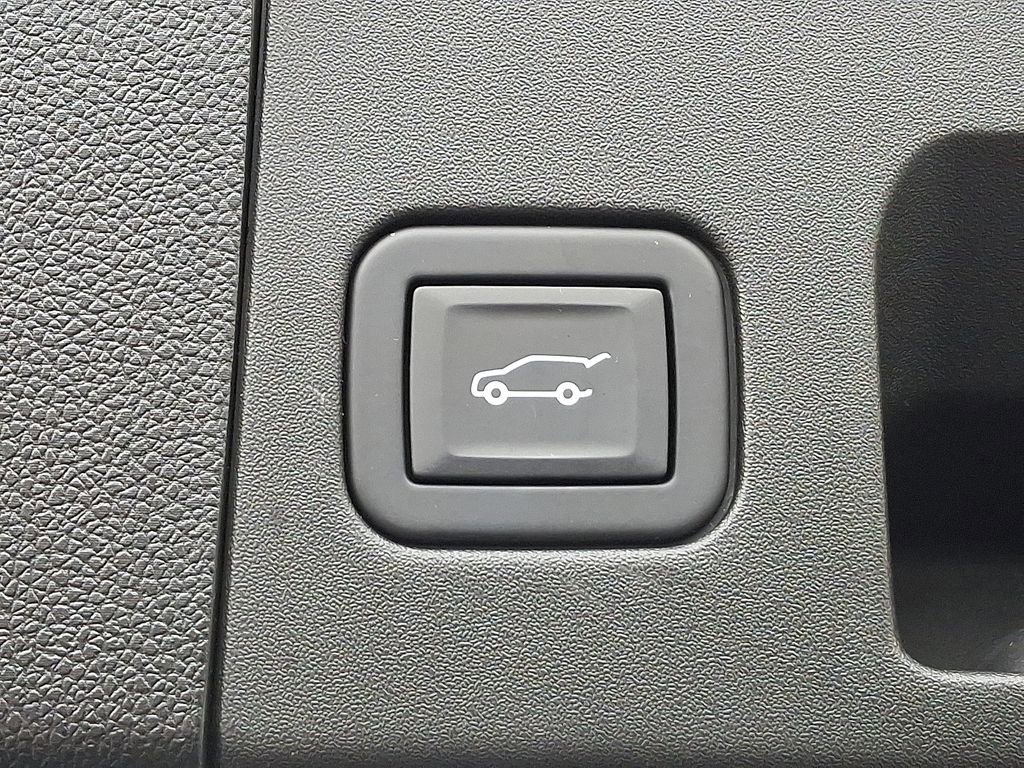 Certified 2022 Cadillac XT4 Luxury w/ Cold Weather Package image 33