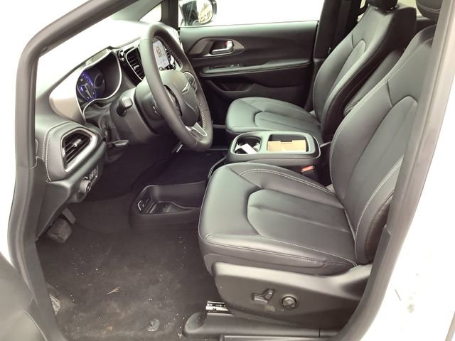 New 2026 Chrysler Pacifica Select image 9