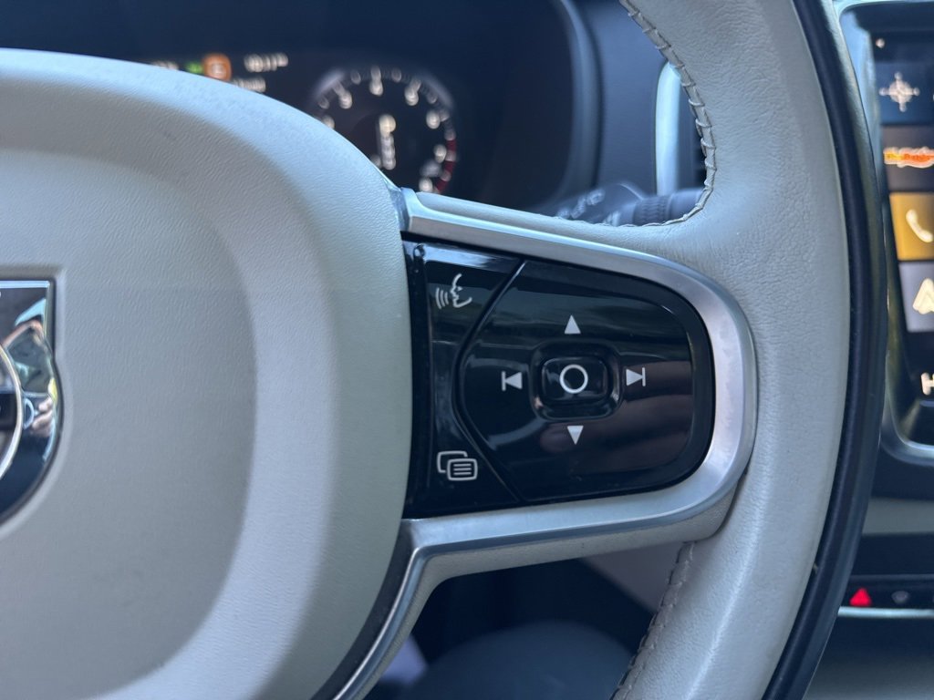 Used 2020 Volvo XC90 T5 Momentum w/ Protection Package image 20