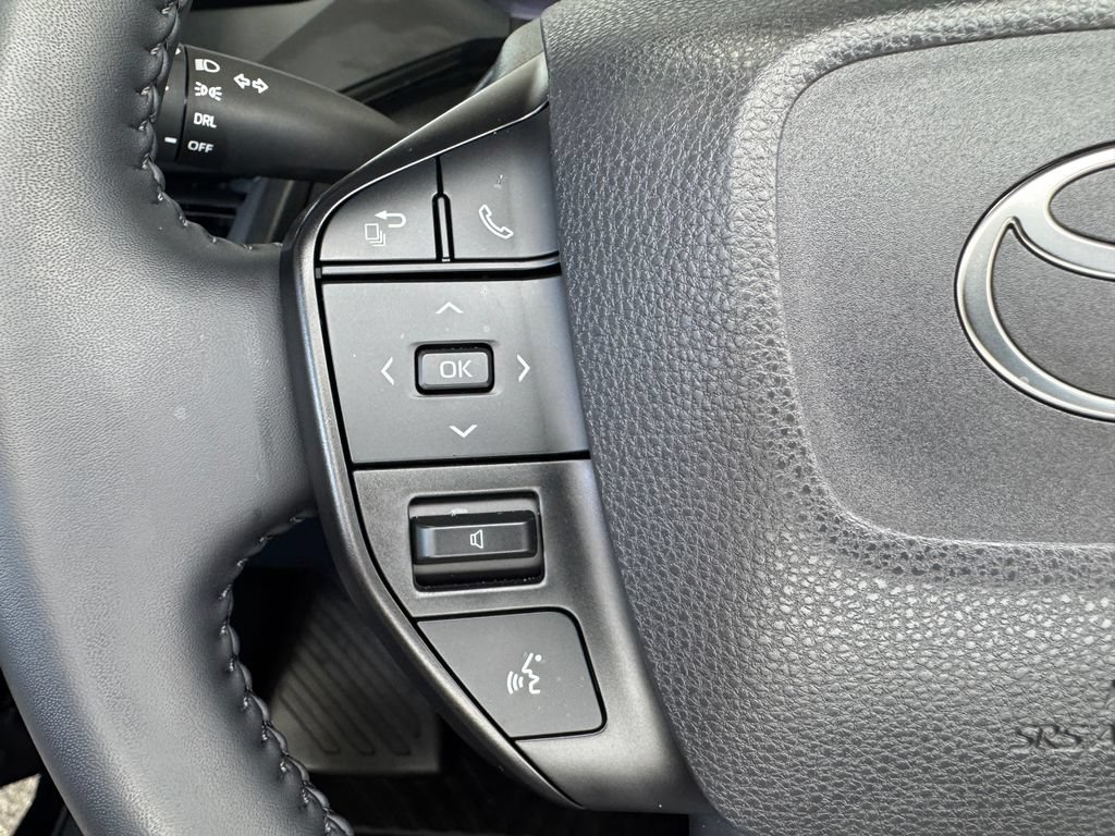 Used 2026 Toyota Prius LE AWD/4WD image 17