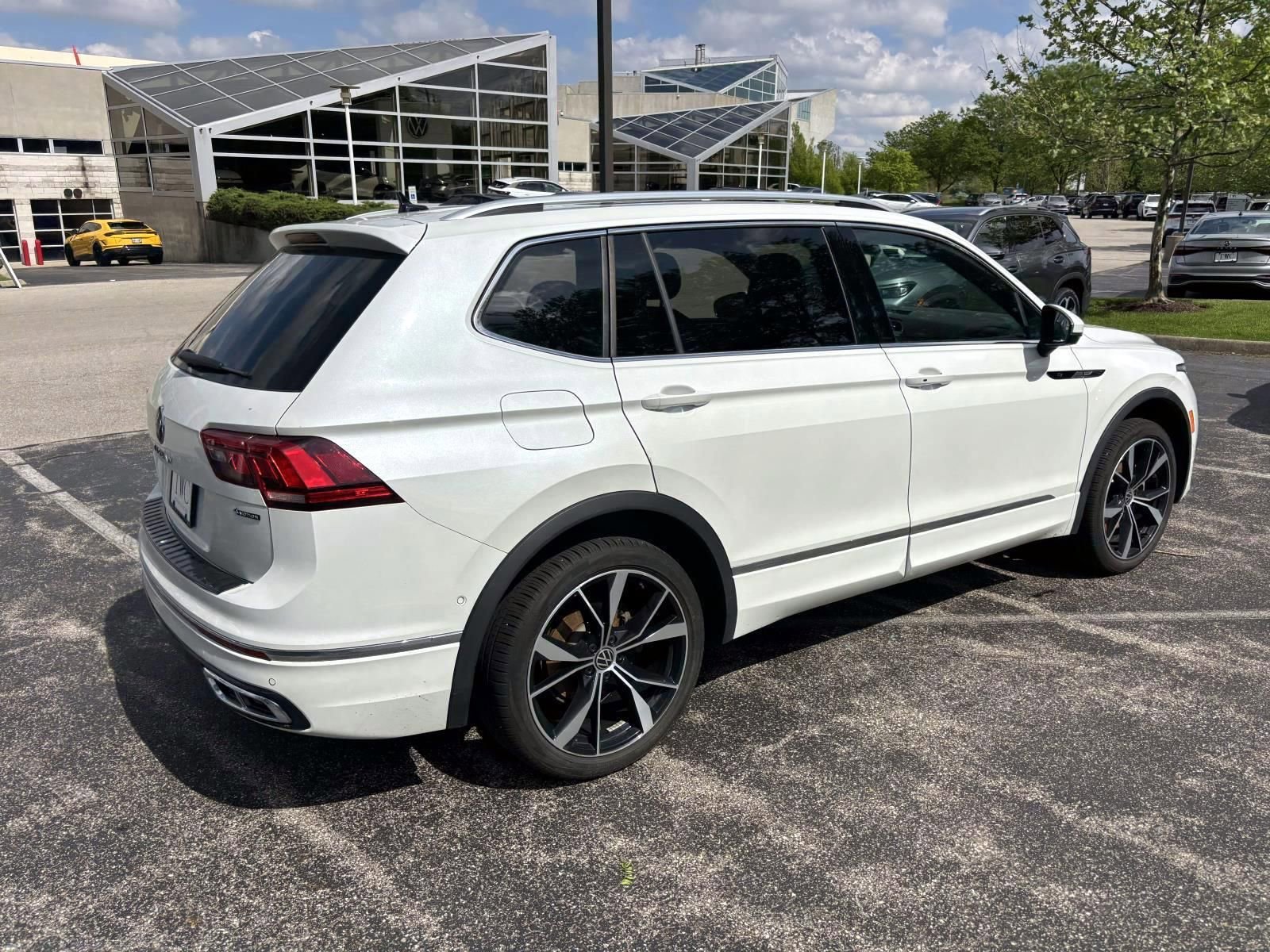 Used 2024 Volkswagen Tiguan SEL R-Line AWD/4WD image 5